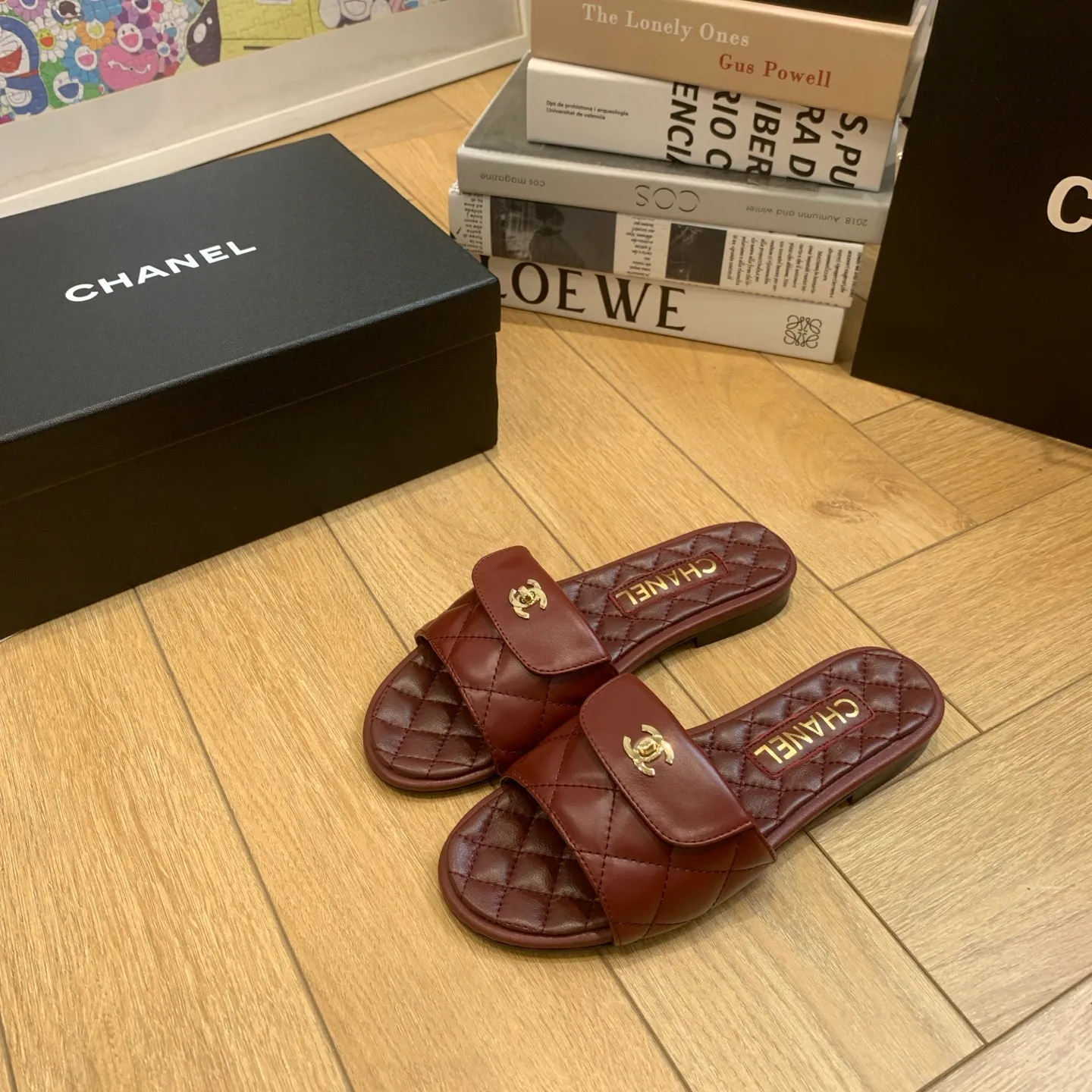 👟👟Ex-factory price 500👟👟 🍀Chanel Xiaoxiang 25ss new lazy slippers, versatile and slimming model, a slipper with great appearance, perfect with any combination! Lazy slippers are worth recommending. Calfskin upper, mixed sheepskin lining, Italian genuine leather outsole. Size: 35-41 (40 and 41 customized, non-refundable) 👉